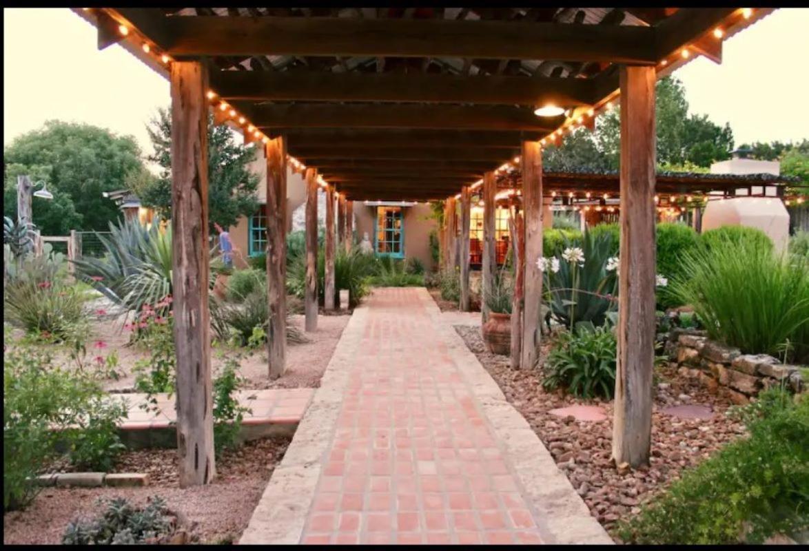 Mucho Gusto Hotel Bandera Exterior photo